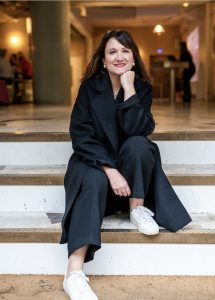 Personal Stylist Luisa Sitting on Stairs in a black outfit